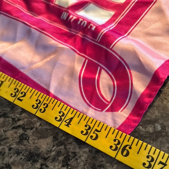 Avon vintage breast cancer in it to win it large satin scarf EUC - Picture 8 of 9